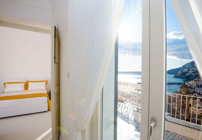 Villa a Amalfi - AMORE RENTALS - Palazzo della Storia con Vista Mare, Vasca Idromassaggio, Terrazzi, Colazione e Aria Condizionata Villa a Amalfi - AMORE RENTALS - Palazzo della Storia con Vista Mare, Vasca Idromassaggio, Terrazzi, Colazione e Aria Condizionata