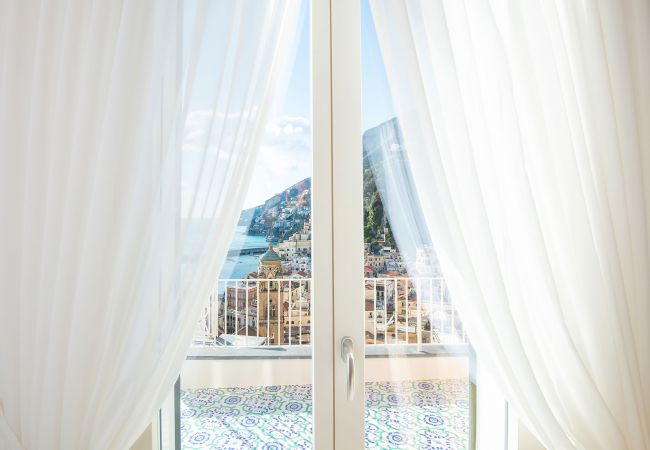 Villa a Amalfi - AMORE RENTALS - Palazzo della Storia con Vista Mare, Vasca Idromassaggio, Terrazzi, Colazione e Aria Condizionata Villa a Amalfi - AMORE RENTALS - Palazzo della Storia con Vista Mare, Vasca Idromassaggio, Terrazzi, Colazione e Aria Condizionata