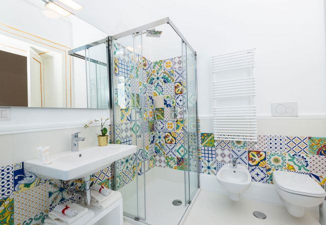 Villa a Amalfi - AMORE RENTALS - Palazzo della Storia con Vista Mare, Vasca Idromassaggio, Terrazzi, Colazione e Aria Condizionata Villa a Amalfi - AMORE RENTALS - Palazzo della Storia con Vista Mare, Vasca Idromassaggio, Terrazzi, Colazione e Aria Condizionata