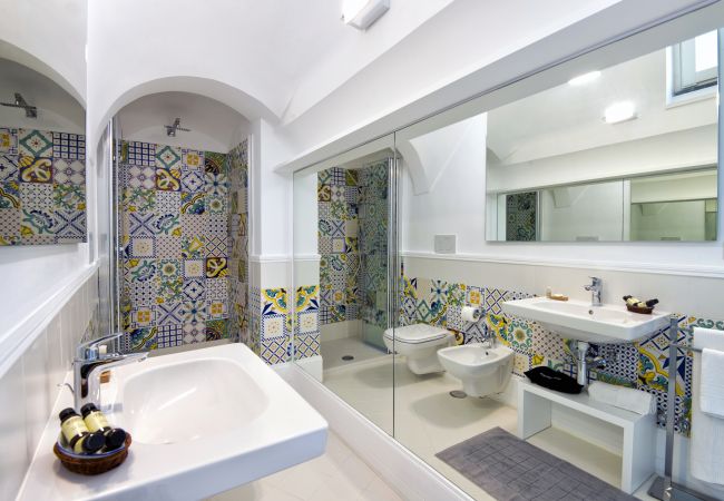 Villa a Amalfi - AMORE RENTALS - Palazzo della Storia con Vista Mare, Vasca Idromassaggio, Terrazzi, Colazione e Aria Condizionata Villa a Amalfi - AMORE RENTALS - Palazzo della Storia con Vista Mare, Vasca Idromassaggio, Terrazzi, Colazione e Aria Condizionata