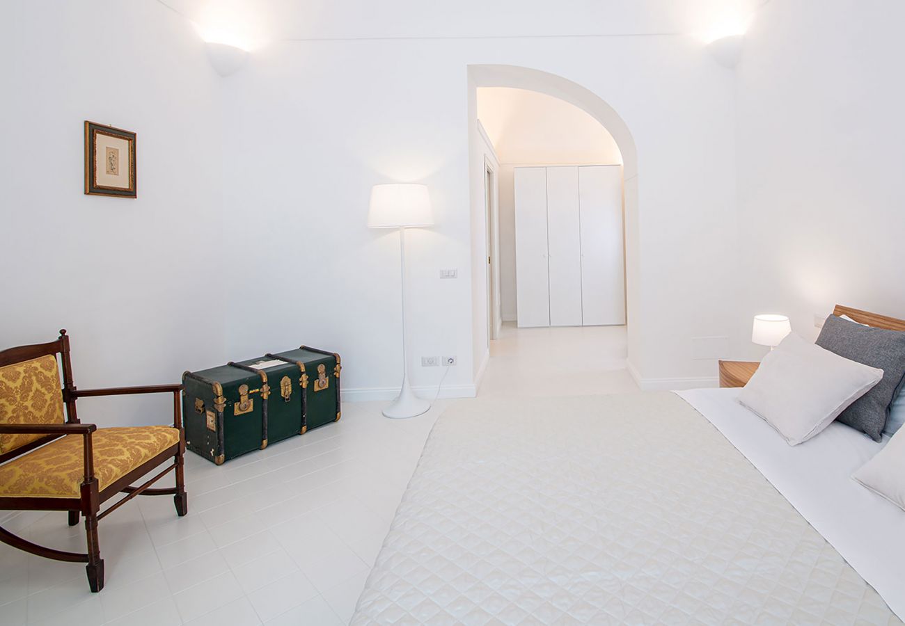 Villa a Amalfi - AMORE RENTALS - Palazzo Casanova con Vista Mare, Vasca Idromassaggio, Terrazzi, Colazione e Aria Condizionata