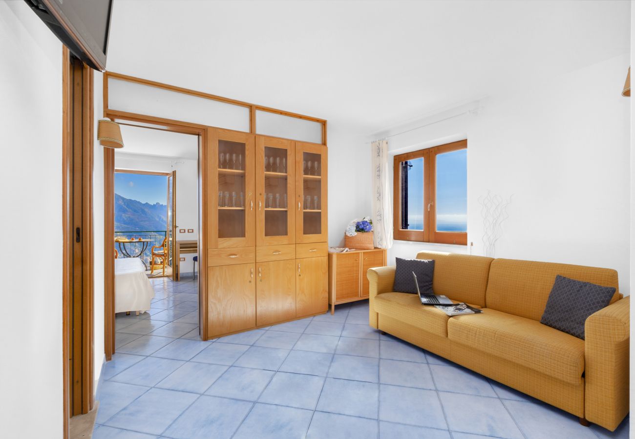 Appartamento a Ravello - AMORE RENTALS - Residenza Rosalia con Vista Mare, Terrazzi Privati e Aria Condizionata
