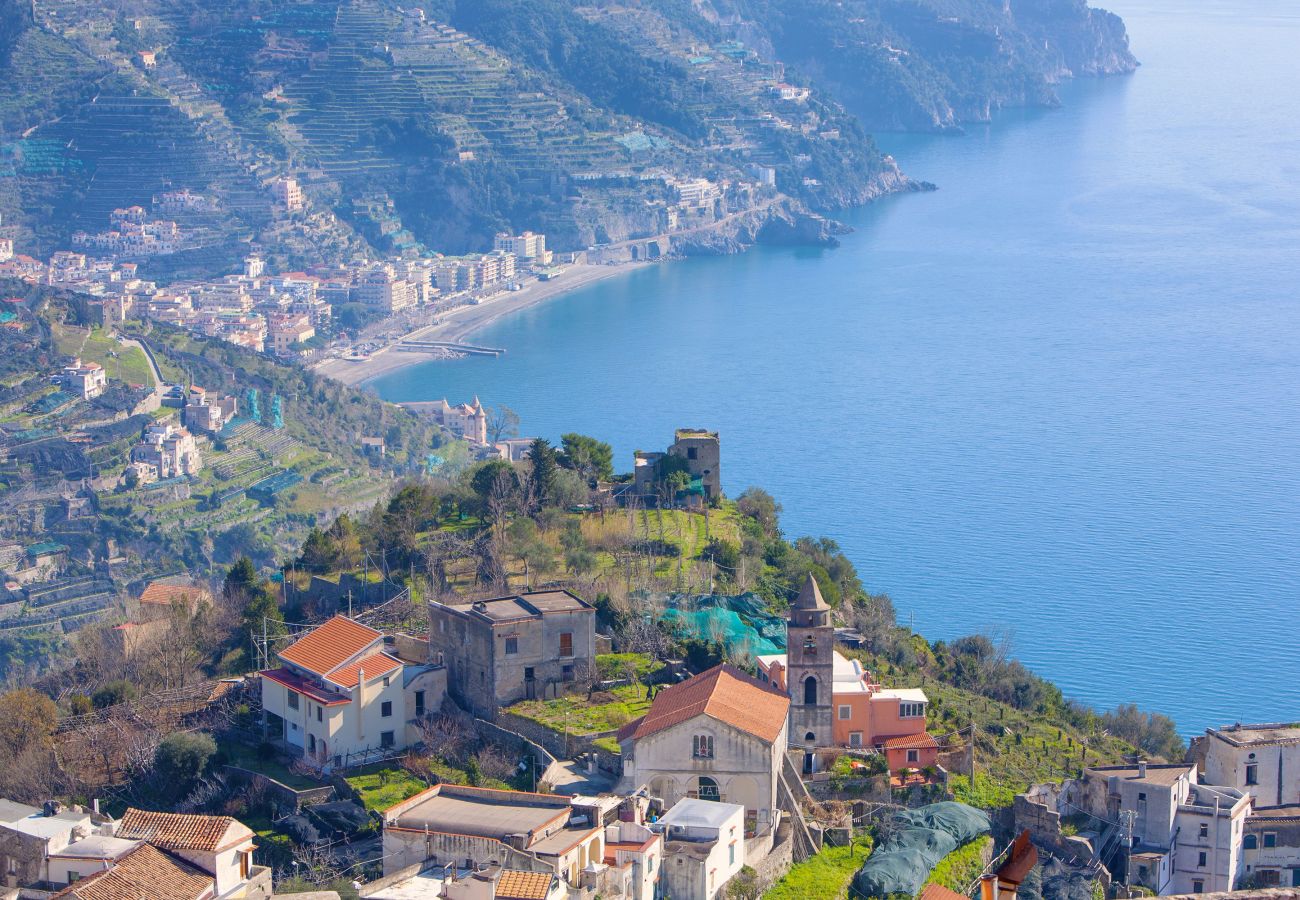 Appartamento a Ravello - AMORE RENTALS - Residenza Rosalia 2 con Vista Mare, Terrazzi Privati e Aria Condizionata