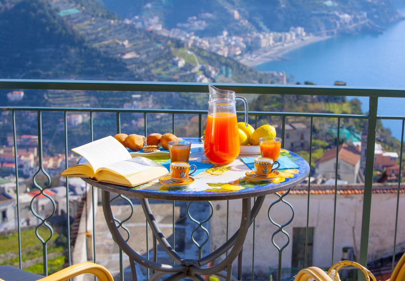 Appartamento a Ravello - AMORE RENTALS - Residenza Rosalia 2 con Vista Mare, Terrazzi Privati e Aria Condizionata