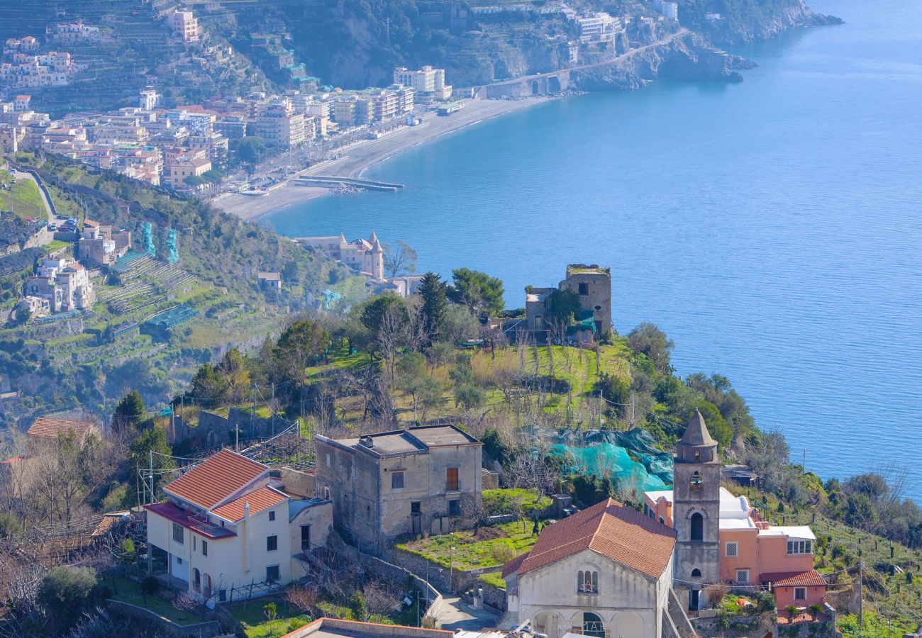 Appartamento a Ravello - AMORE RENTALS - Residenza Rosalia 2 con Vista Mare, Terrazzi Privati e Aria Condizionata