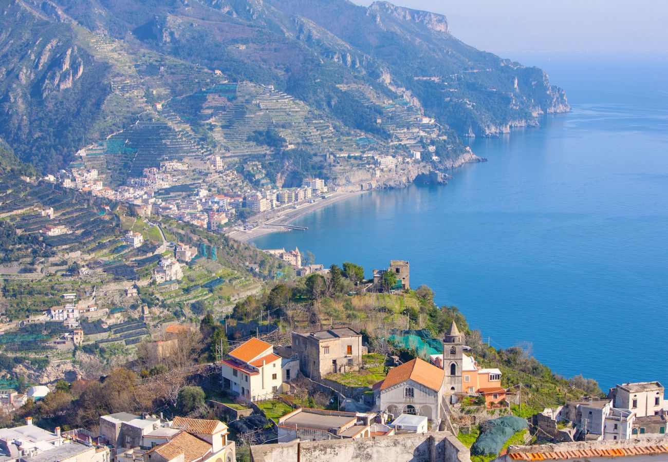 Appartamento a Ravello - AMORE RENTALS - Residenza Rosalia 2 con Vista Mare, Terrazzi Privati e Aria Condizionata