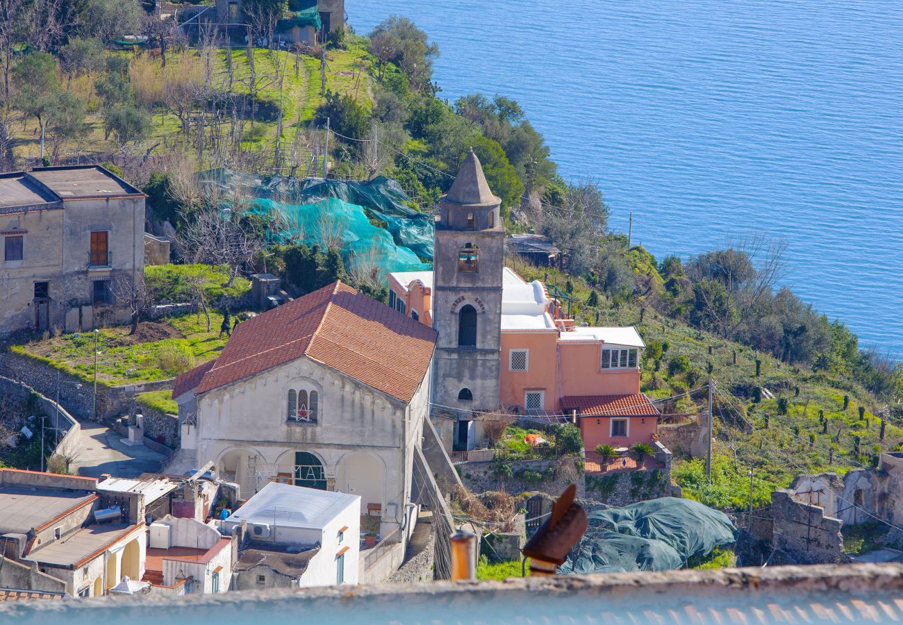 Appartamento a Ravello - AMORE RENTALS - Residenza Rosalia 2 con Vista Mare, Terrazzi Privati e Aria Condizionata