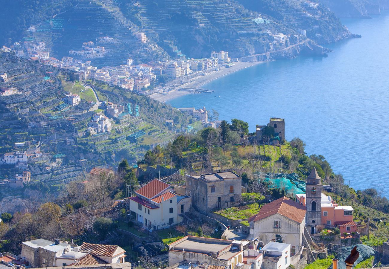 Appartamento a Ravello - AMORE RENTALS - Residenza Rosalia 2 con Vista Mare, Terrazzi Privati e Aria Condizionata