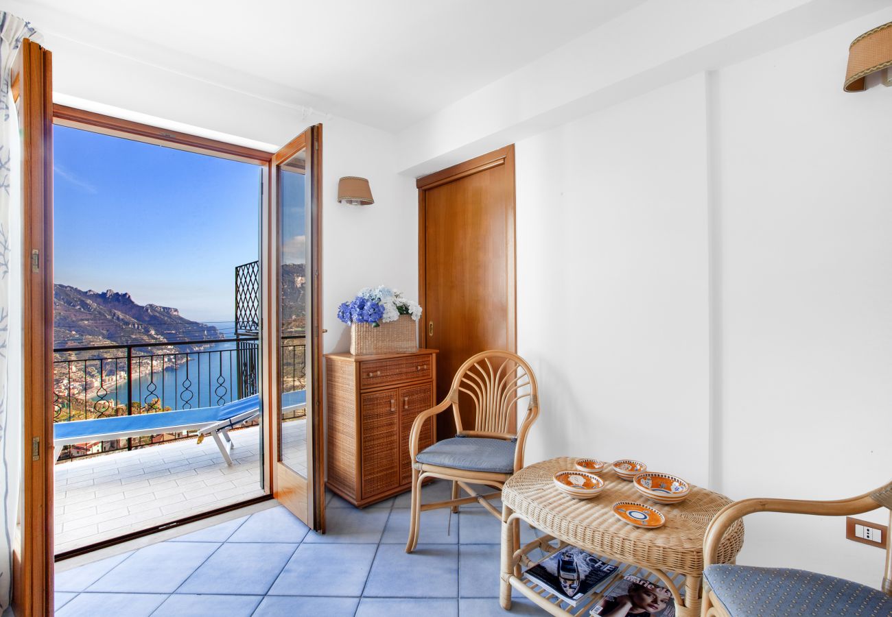 Appartamento a Ravello - AMORE RENTALS - Residenza Rosalia 2 con Vista Mare, Terrazzi Privati e Aria Condizionata