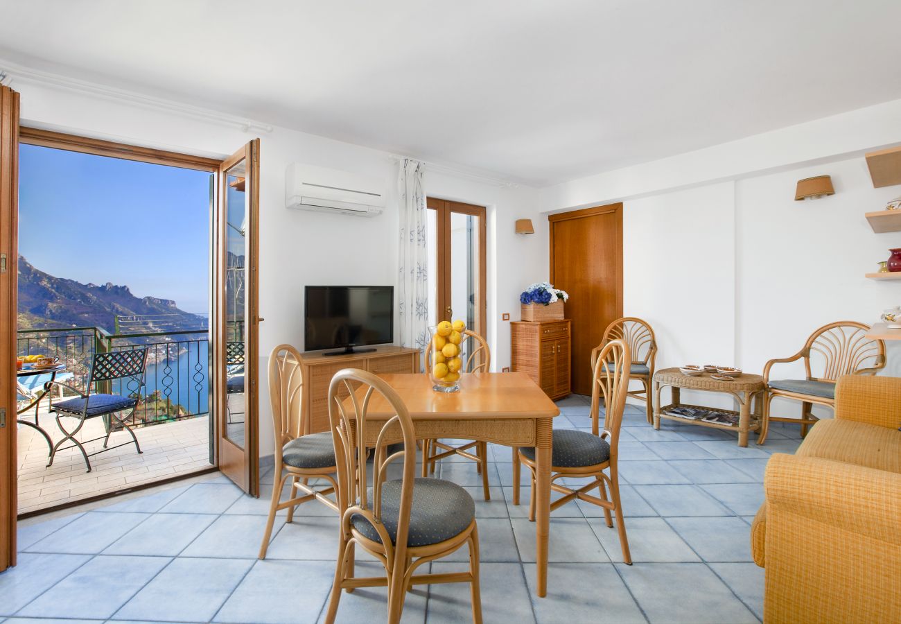 Appartamento a Ravello - AMORE RENTALS - Residenza Rosalia 2 con Vista Mare, Terrazzi Privati e Aria Condizionata