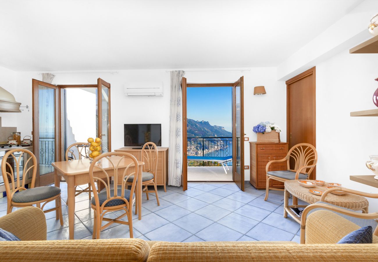 Appartamento a Ravello - AMORE RENTALS - Residenza Rosalia 2 con Vista Mare, Terrazzi Privati e Aria Condizionata