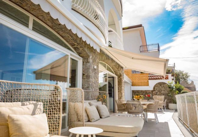 Villa a Massa Lubrense - AMORE RENTALS - Villa dei Sogni con Piscina Privata, Vista Mare, Parcheggio e Aria Condizionata Villa a Massa Lubrense - AMORE RENTALS - Villa dei Sogni con Piscina Privata, Vista Mare, Parcheggio e Aria Condizionata