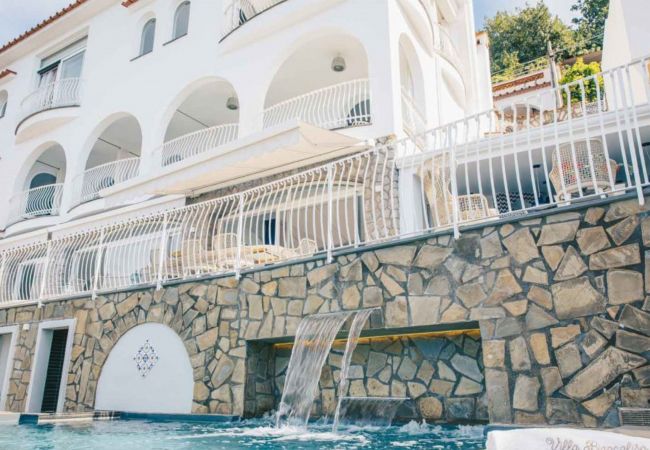 Villa a Massa Lubrense - AMORE RENTALS - Villa dei Sogni con Piscina Privata, Vista Mare, Parcheggio e Aria Condizionata Villa a Massa Lubrense - AMORE RENTALS - Villa dei Sogni con Piscina Privata, Vista Mare, Parcheggio e Aria Condizionata