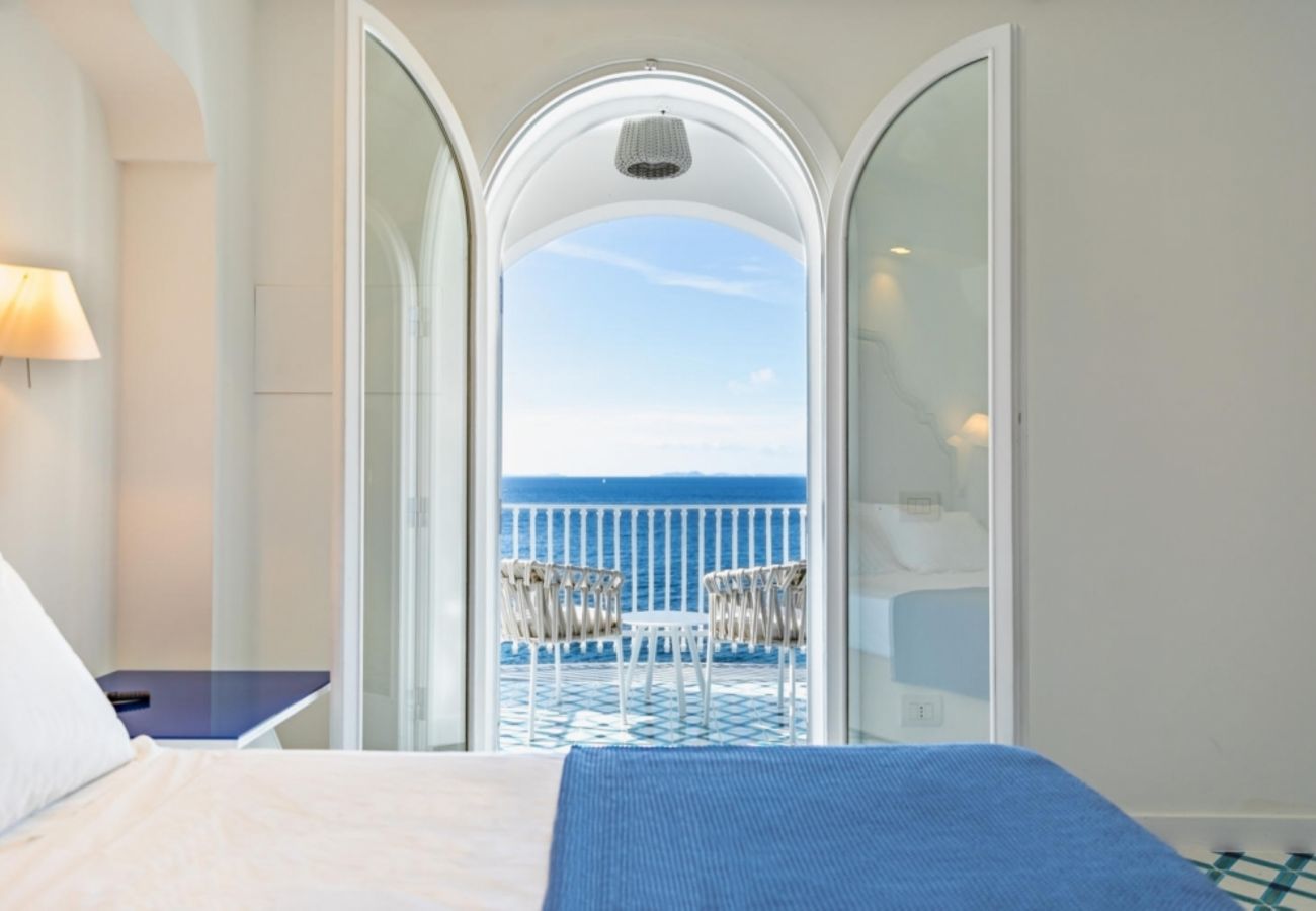 Villa a Massa Lubrense - AMORE RENTALS - Villa dei Sogni con Piscina Privata, Vista Mare, Parcheggio e Aria Condizionata