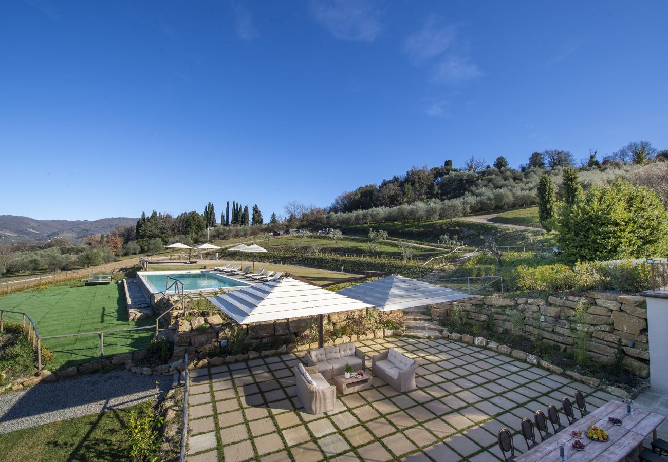Villa a Panzano - AMORE RENTALS - Villa Il Tinaio con Piscina Privata, Giardino, Terrazzi e Parcheggio
