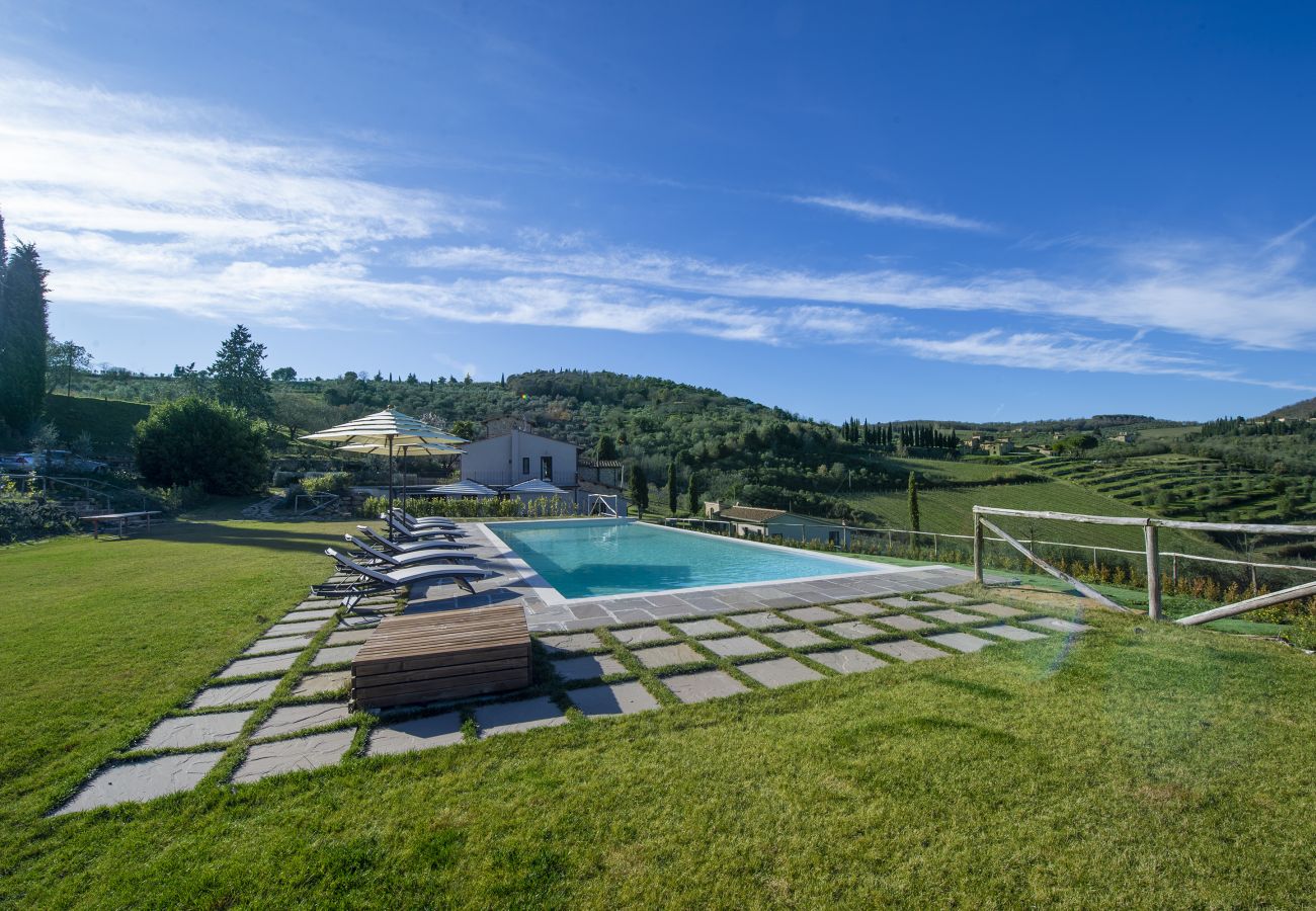 Villa a Panzano - AMORE RENTALS - Villa Il Tinaio con Piscina Privata, Giardino, Terrazzi e Parcheggio