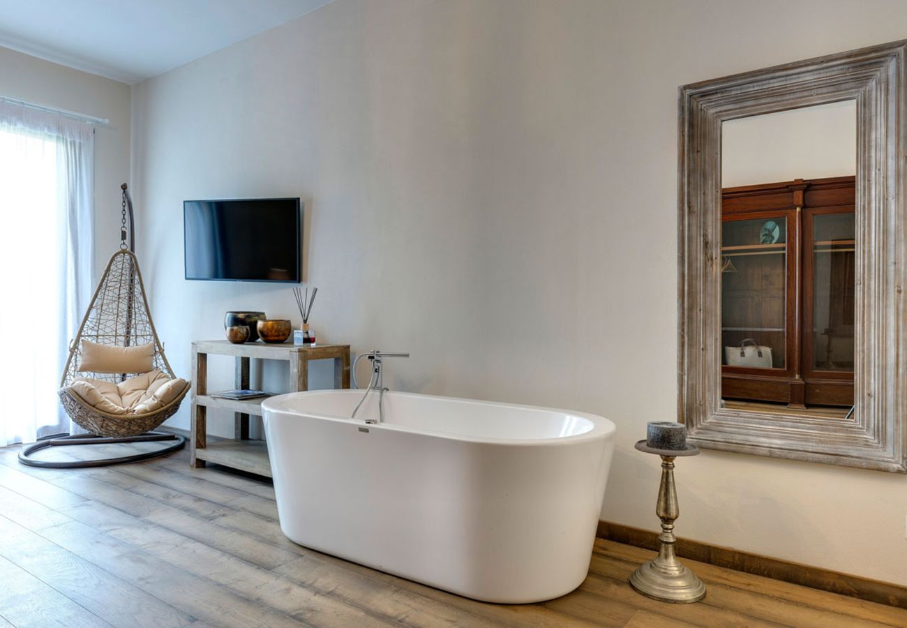 Villa a Panzano - AMORE RENTALS - Villa Mia con Piscina Privata, Giardino, Terrazzi e Parcheggio