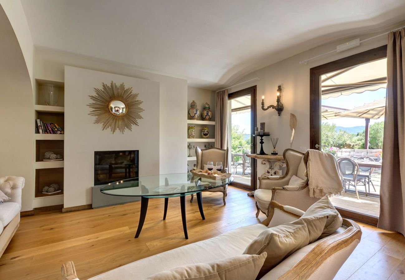 Villa a Panzano - AMORE RENTALS - Villa Mia con Piscina Privata, Giardino, Terrazzi e Parcheggio