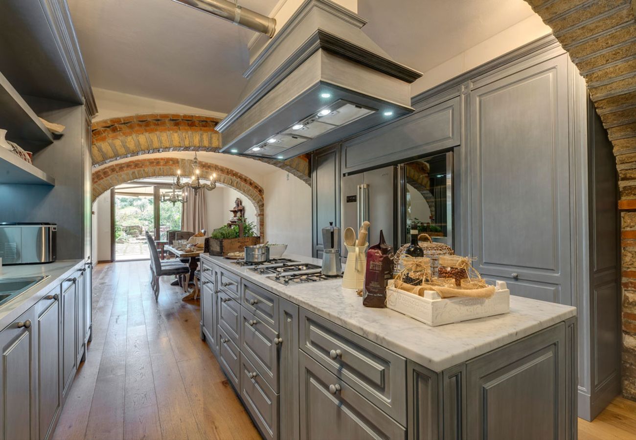 Villa a Panzano - AMORE RENTALS - Villa Mia con Piscina Privata, Giardino, Terrazzi e Parcheggio