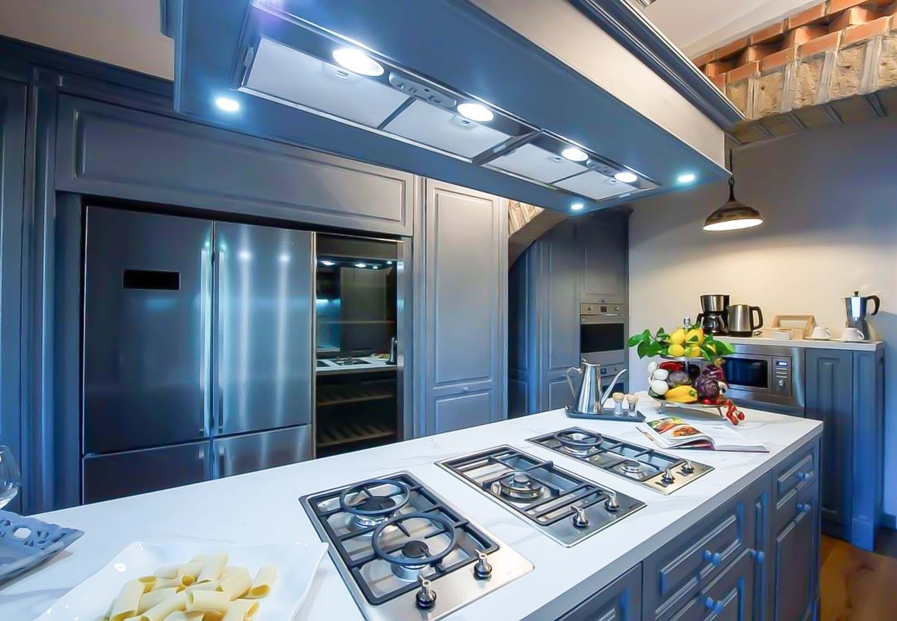 Villa a Panzano - AMORE RENTALS - Villa Mia con Piscina Privata, Giardino, Terrazzi e Parcheggio