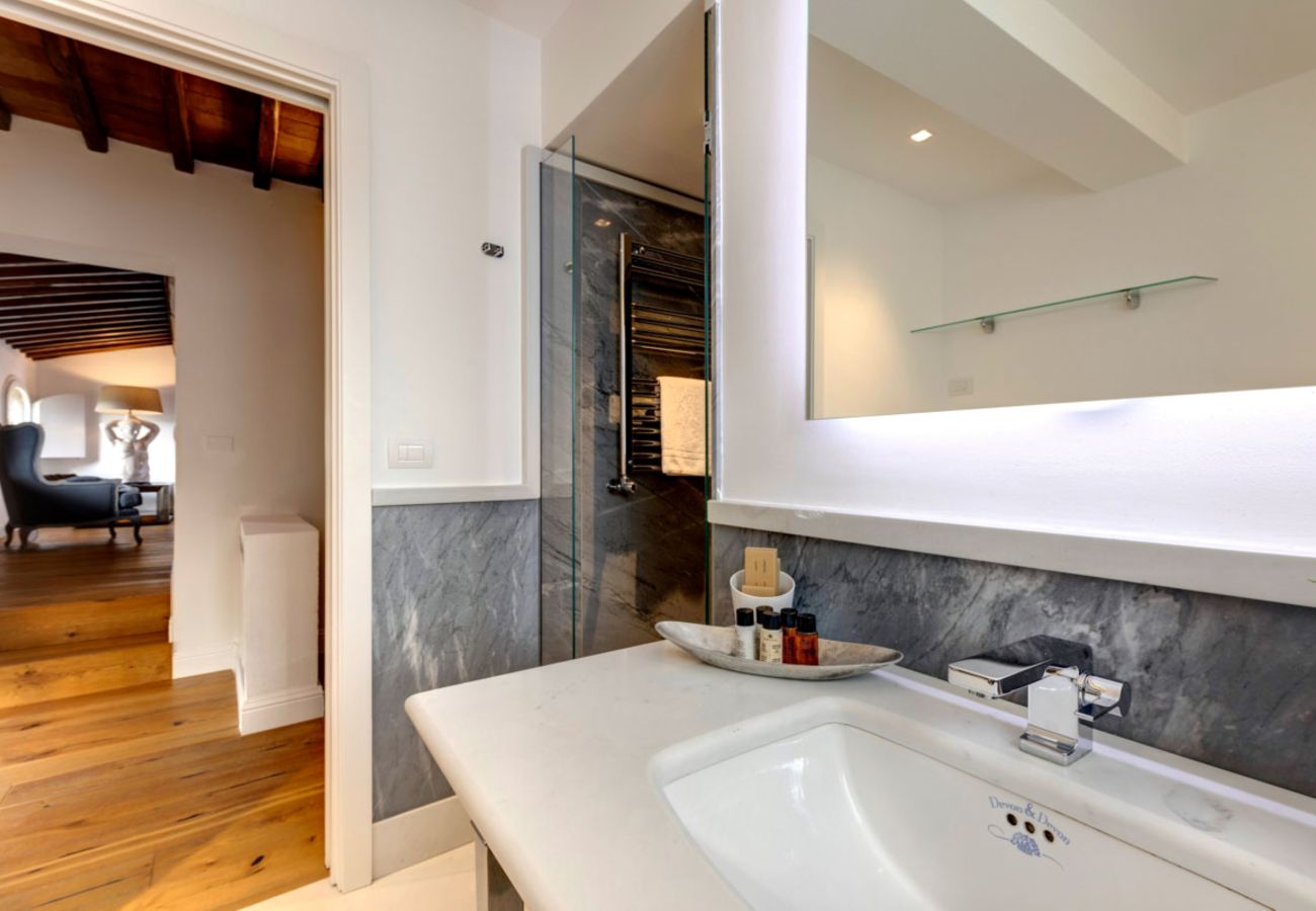 Villa a Panzano - AMORE RENTALS - Villa Bellaflore con 3 Piscine Private, Giardino, Terrazzi e Parcheggio