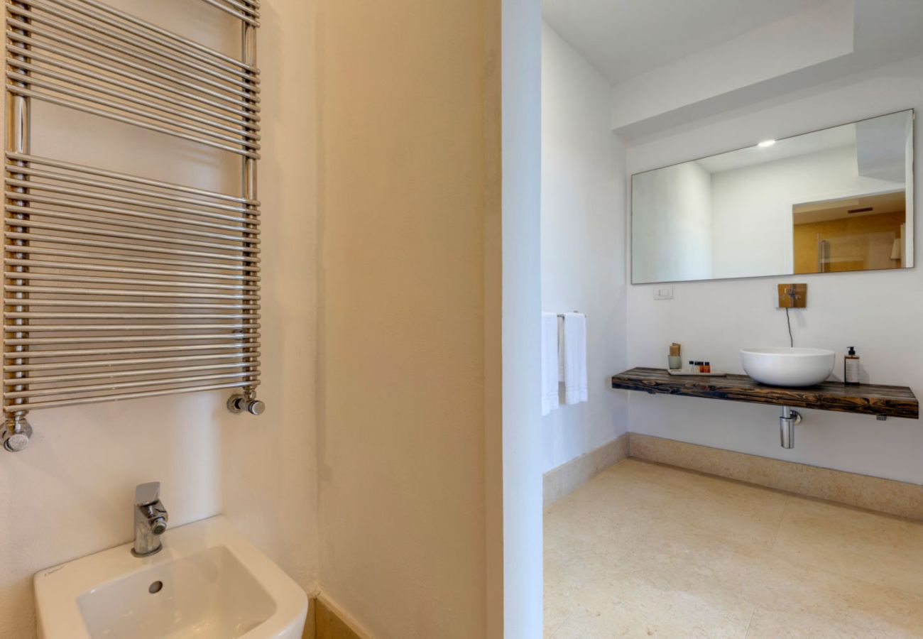 Villa a Panzano - AMORE RENTALS - Villa Bellaflore con 3 Piscine Private, Giardino, Terrazzi e Parcheggio