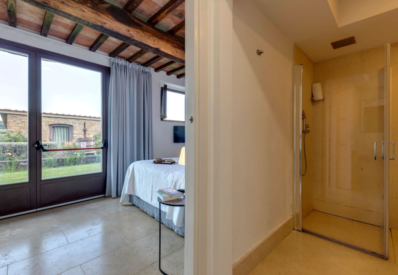 Villa a Panzano - AMORE RENTALS - Villa Bellaflore con 3 Piscine Private, Giardino, Terrazzi e Parcheggio