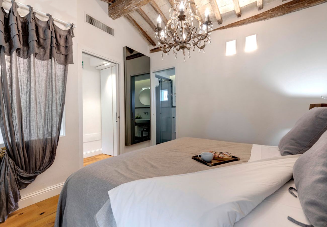 Villa a Panzano - AMORE RENTALS - Villa Bellaflore con 3 Piscine Private, Giardino, Terrazzi e Parcheggio