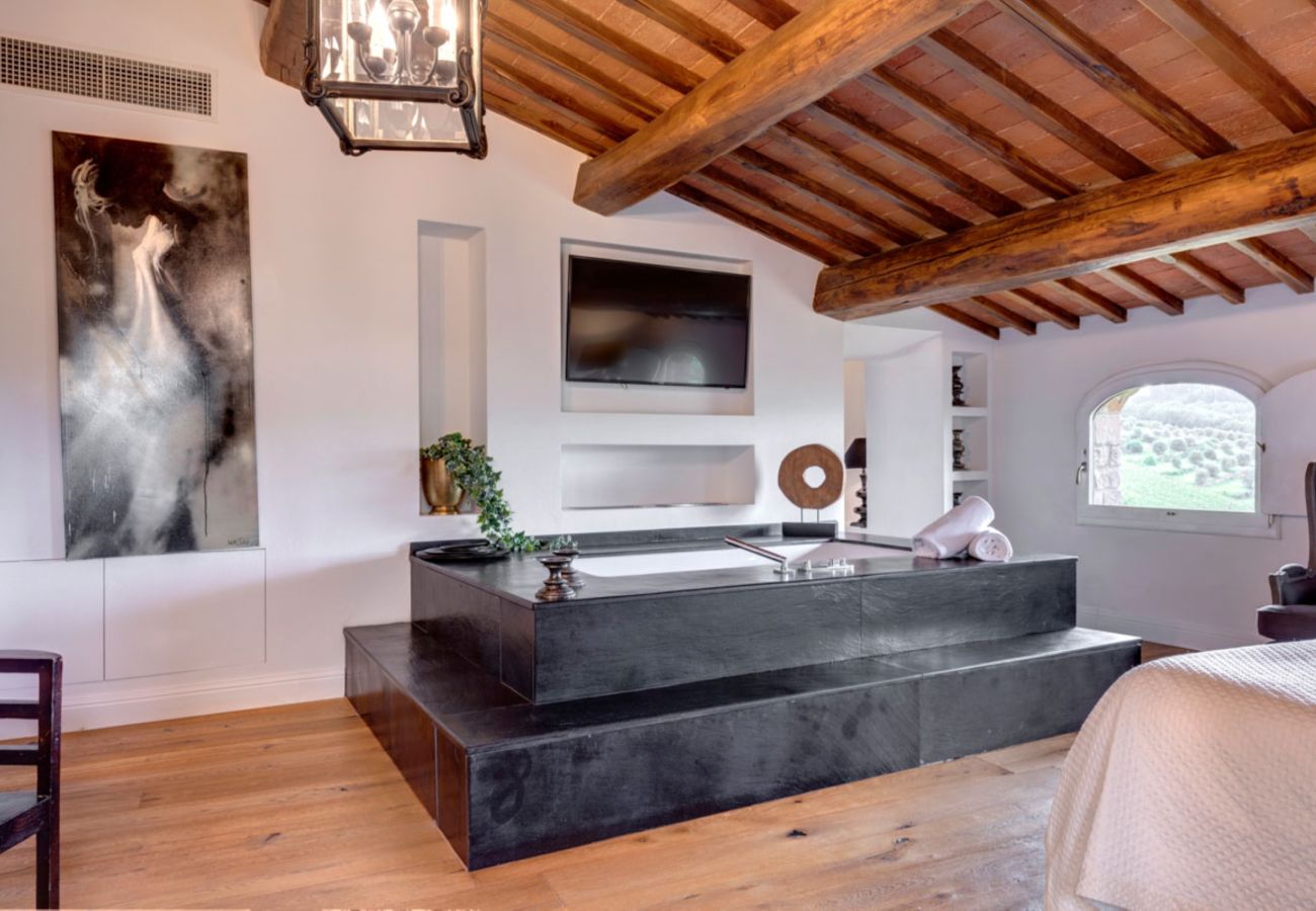 Villa a Panzano - AMORE RENTALS - Villa Bellaflore con 3 Piscine Private, Giardino, Terrazzi e Parcheggio