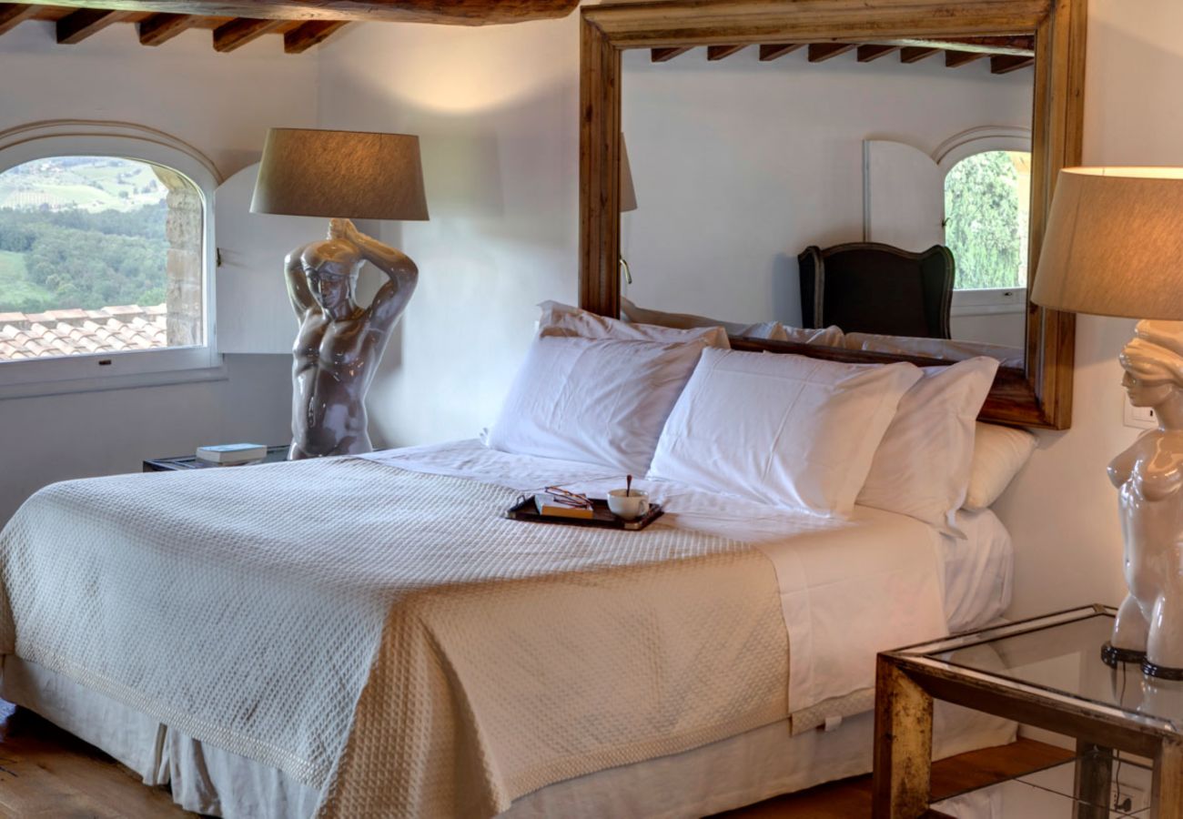 Villa a Panzano - AMORE RENTALS - Villa Bellaflore con 3 Piscine Private, Giardino, Terrazzi e Parcheggio