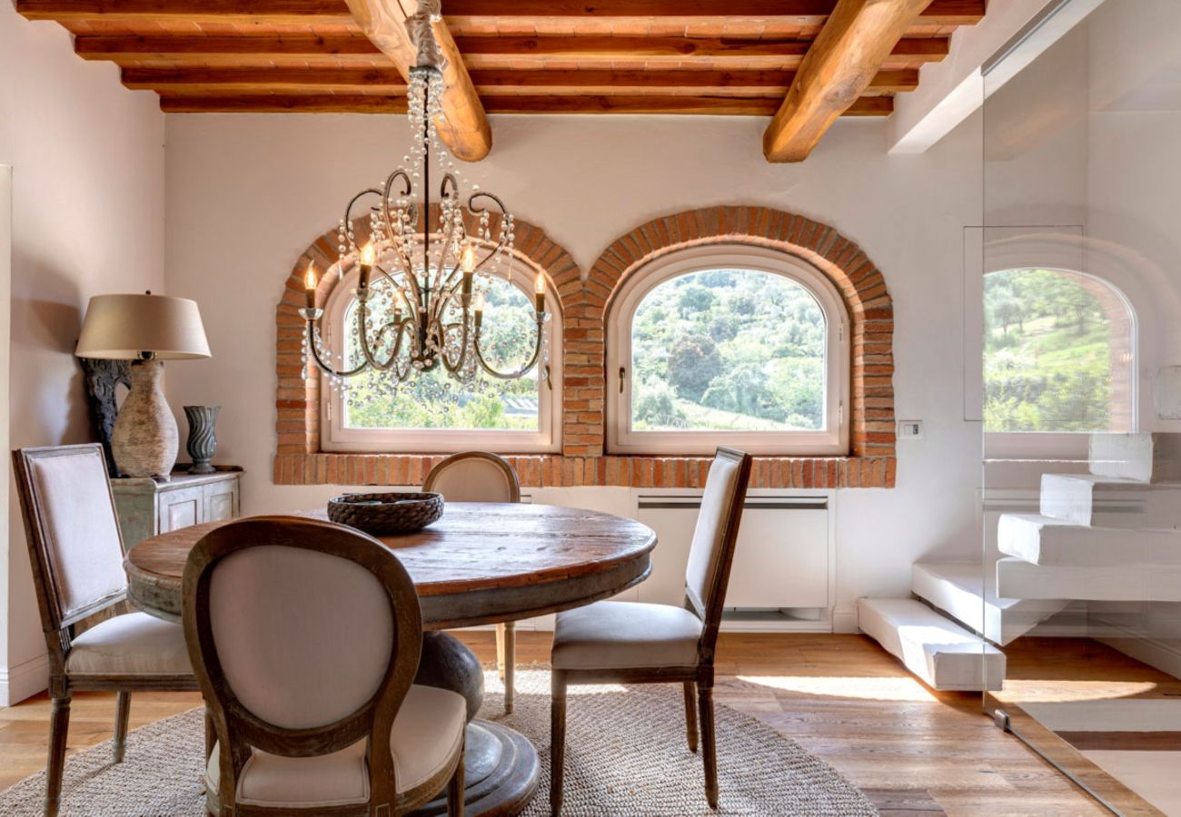 Villa a Panzano - AMORE RENTALS - Villa Bellaflore con 3 Piscine Private, Giardino, Terrazzi e Parcheggio