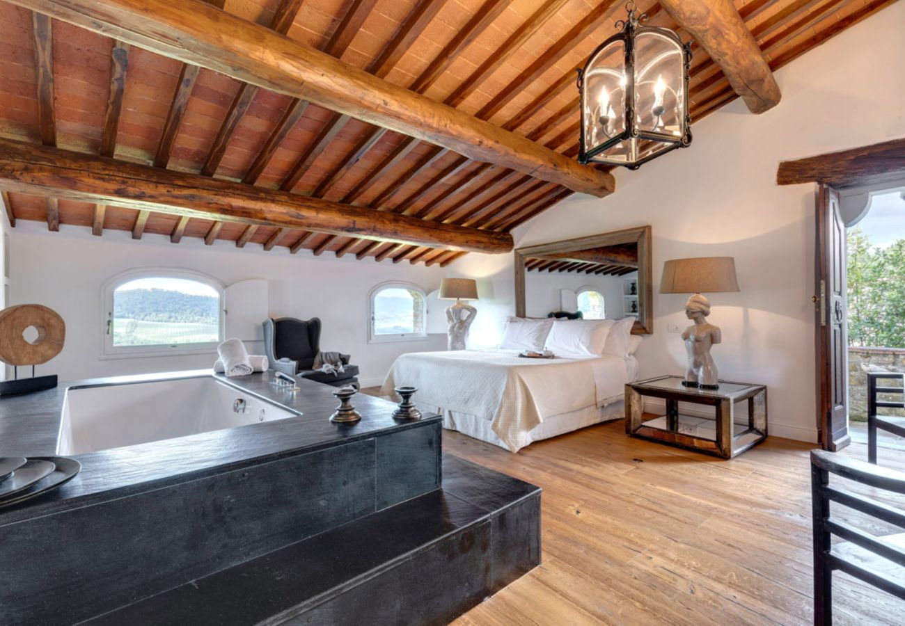 Villa a Panzano - AMORE RENTALS - Villa Bellaflore con 3 Piscine Private, Giardino, Terrazzi e Parcheggio