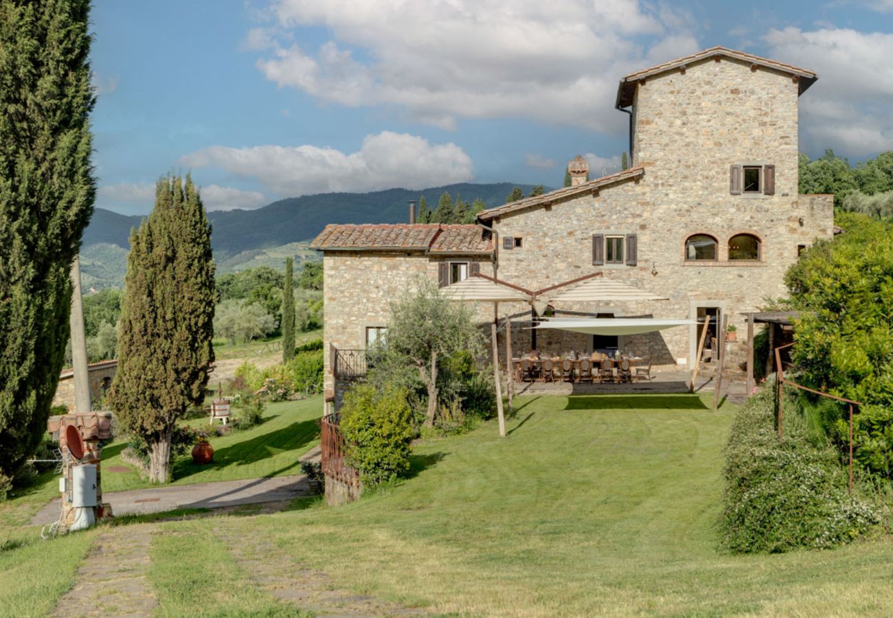 Villa a Panzano - AMORE RENTALS - Villa Bellaflore con 3 Piscine Private, Giardino, Terrazzi e Parcheggio
