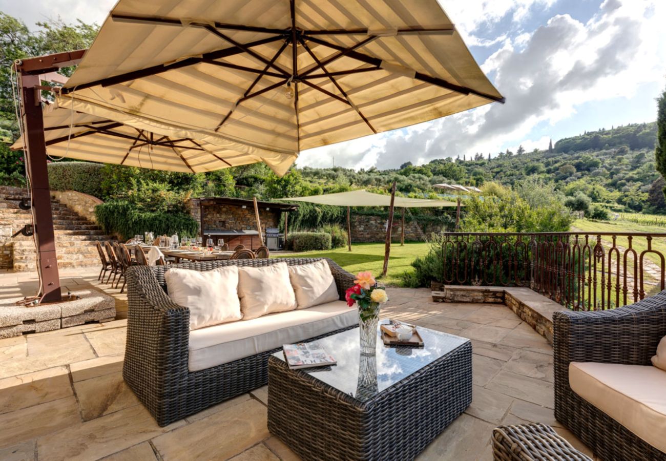 Villa a Panzano - AMORE RENTALS - Villa Bellaflore con 3 Piscine Private, Giardino, Terrazzi e Parcheggio