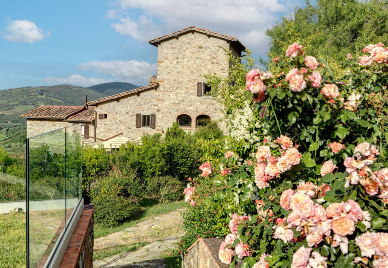 Villa a Panzano - AMORE RENTALS - Villa Bellaflore con 3 Piscine Private, Giardino, Terrazzi e Parcheggio