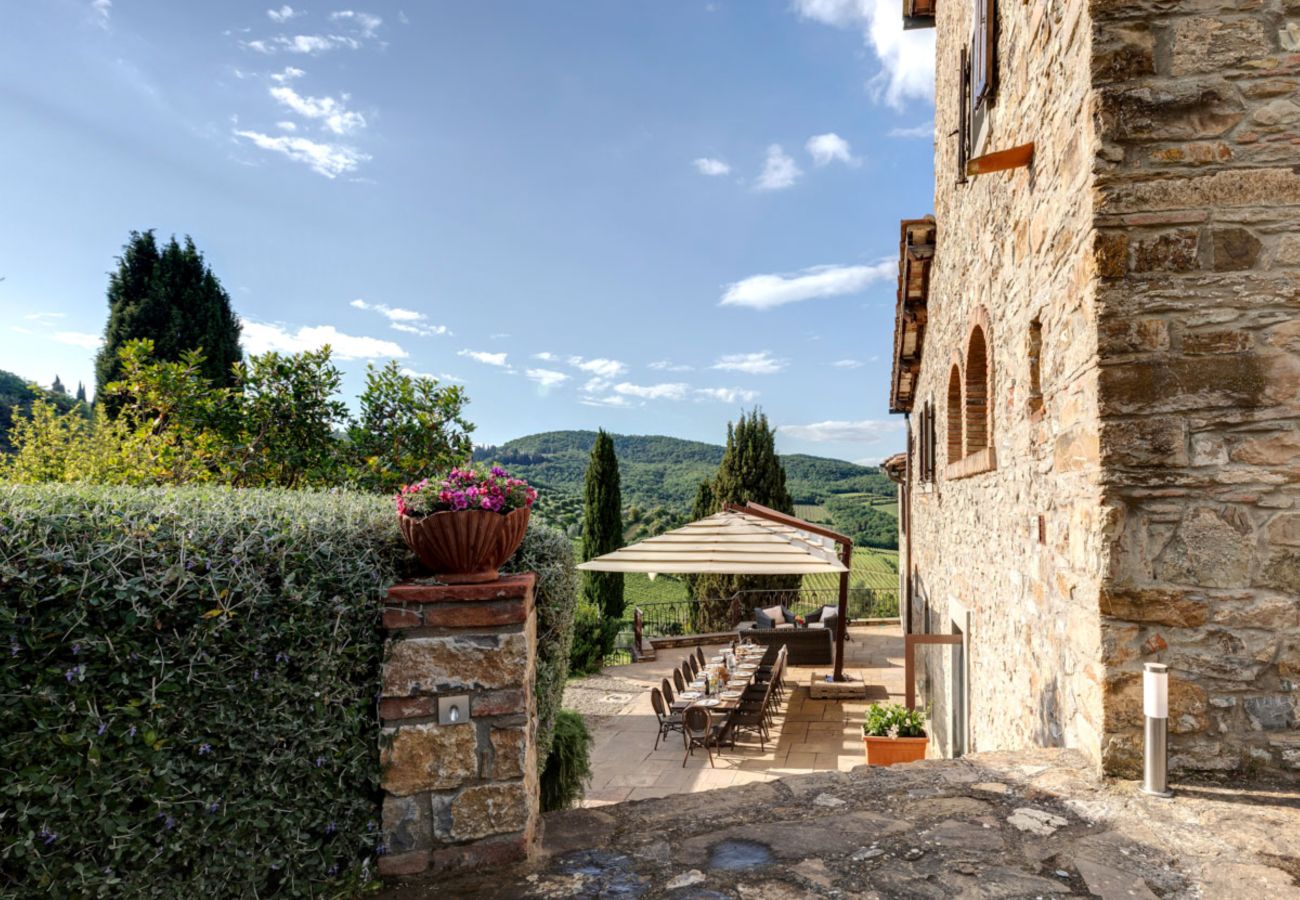 Villa a Panzano - AMORE RENTALS - Villa Bellaflore con 3 Piscine Private, Giardino, Terrazzi e Parcheggio