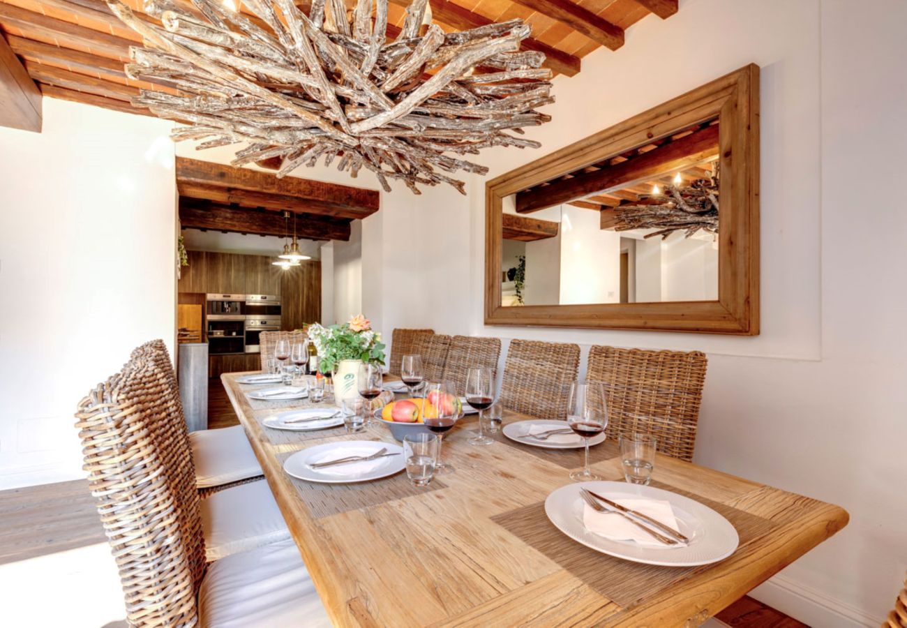 Villa a Panzano - AMORE RENTALS - Villa Bellaflore con 3 Piscine Private, Giardino, Terrazzi e Parcheggio