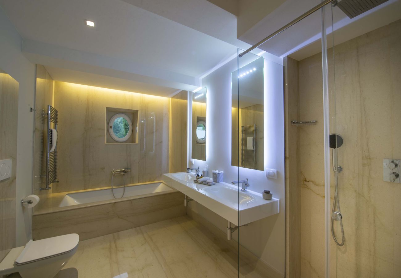 Villa a Panzano - AMORE RENTALS - Villa Bellaflore con 3 Piscine Private, Giardino, Terrazzi e Parcheggio