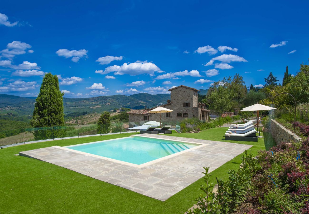 Villa a Panzano - AMORE RENTALS - Villa Bellaflore con 3 Piscine Private, Giardino, Terrazzi e Parcheggio