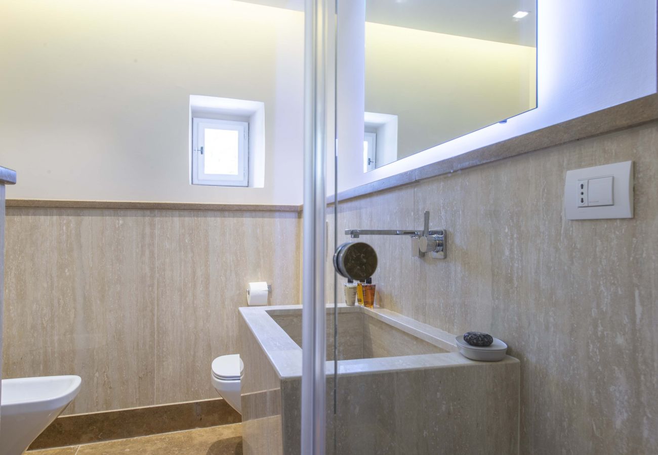 Villa a Panzano - AMORE RENTALS - Villa Bellaflore con 3 Piscine Private, Giardino, Terrazzi e Parcheggio
