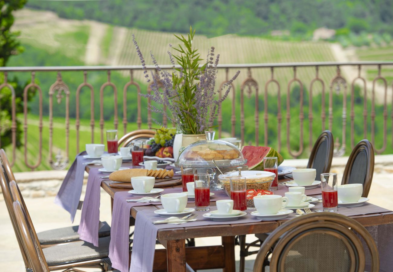 Villa a Panzano - AMORE RENTALS - Villa Bellaflore con 3 Piscine Private, Giardino, Terrazzi e Parcheggio