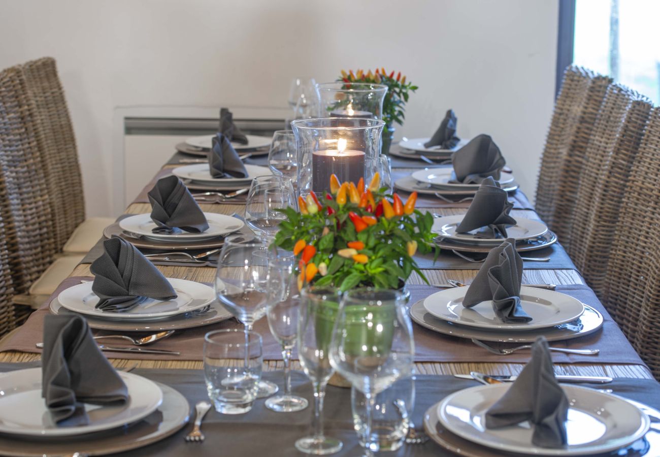 Villa a Panzano - AMORE RENTALS - Villa Bellaflore con 3 Piscine Private, Giardino, Terrazzi e Parcheggio