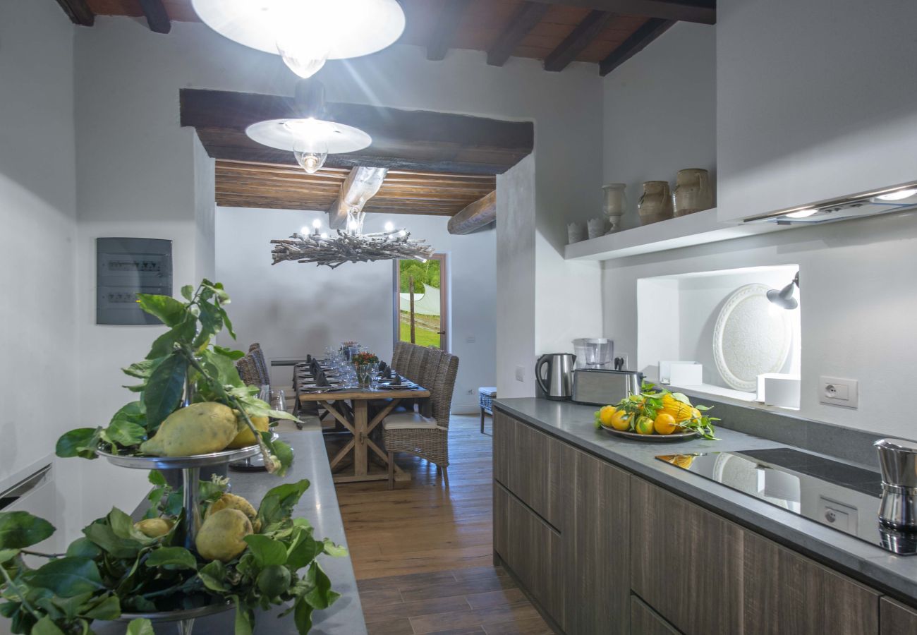 Villa a Panzano - AMORE RENTALS - Villa Bellaflore con 3 Piscine Private, Giardino, Terrazzi e Parcheggio