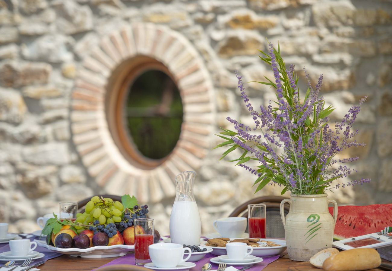 Villa a Panzano - AMORE RENTALS - Villa Bellaflore con 3 Piscine Private, Giardino, Terrazzi e Parcheggio