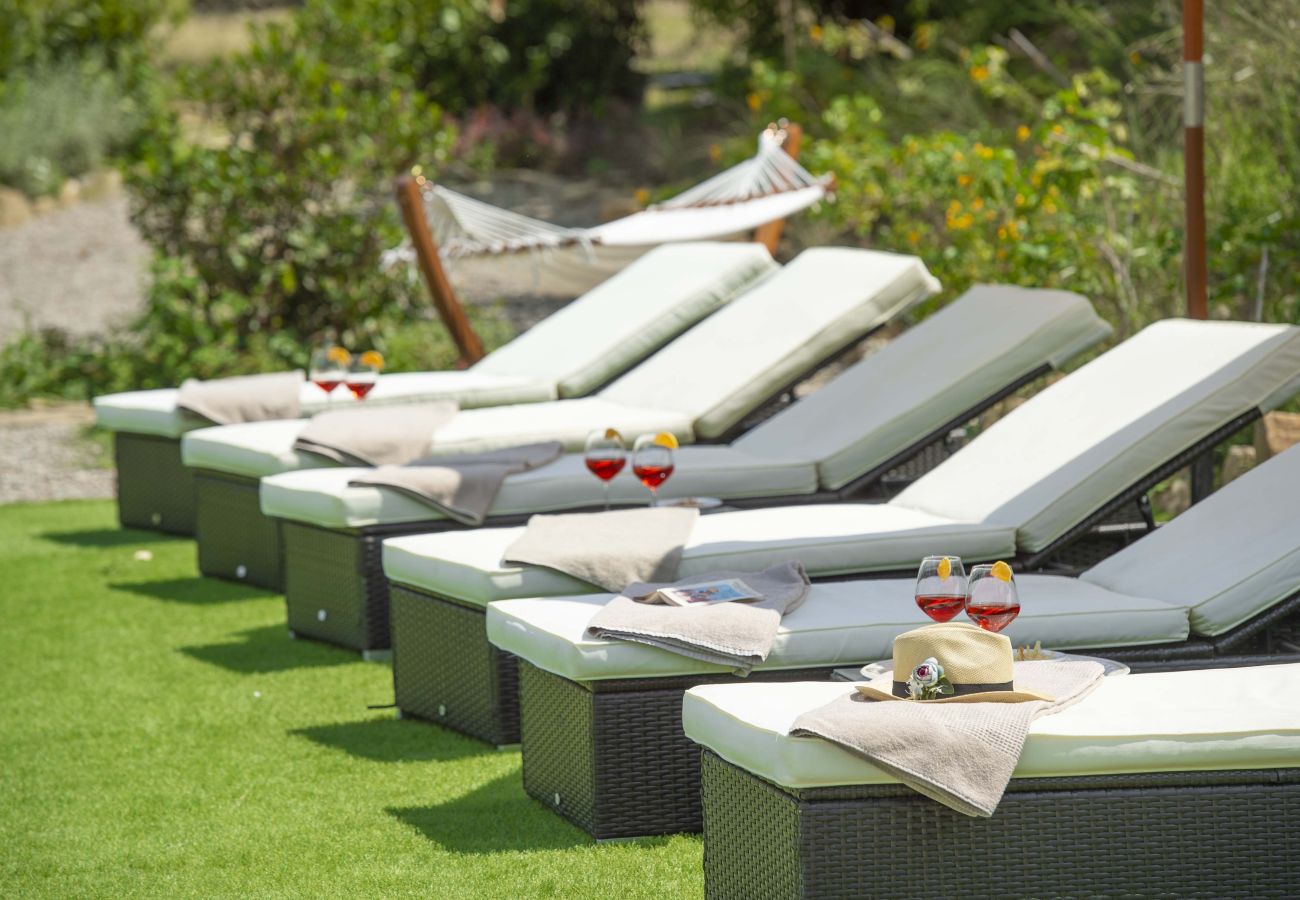 Villa a Panzano - AMORE RENTALS - Villa Bellaflore con 3 Piscine Private, Giardino, Terrazzi e Parcheggio