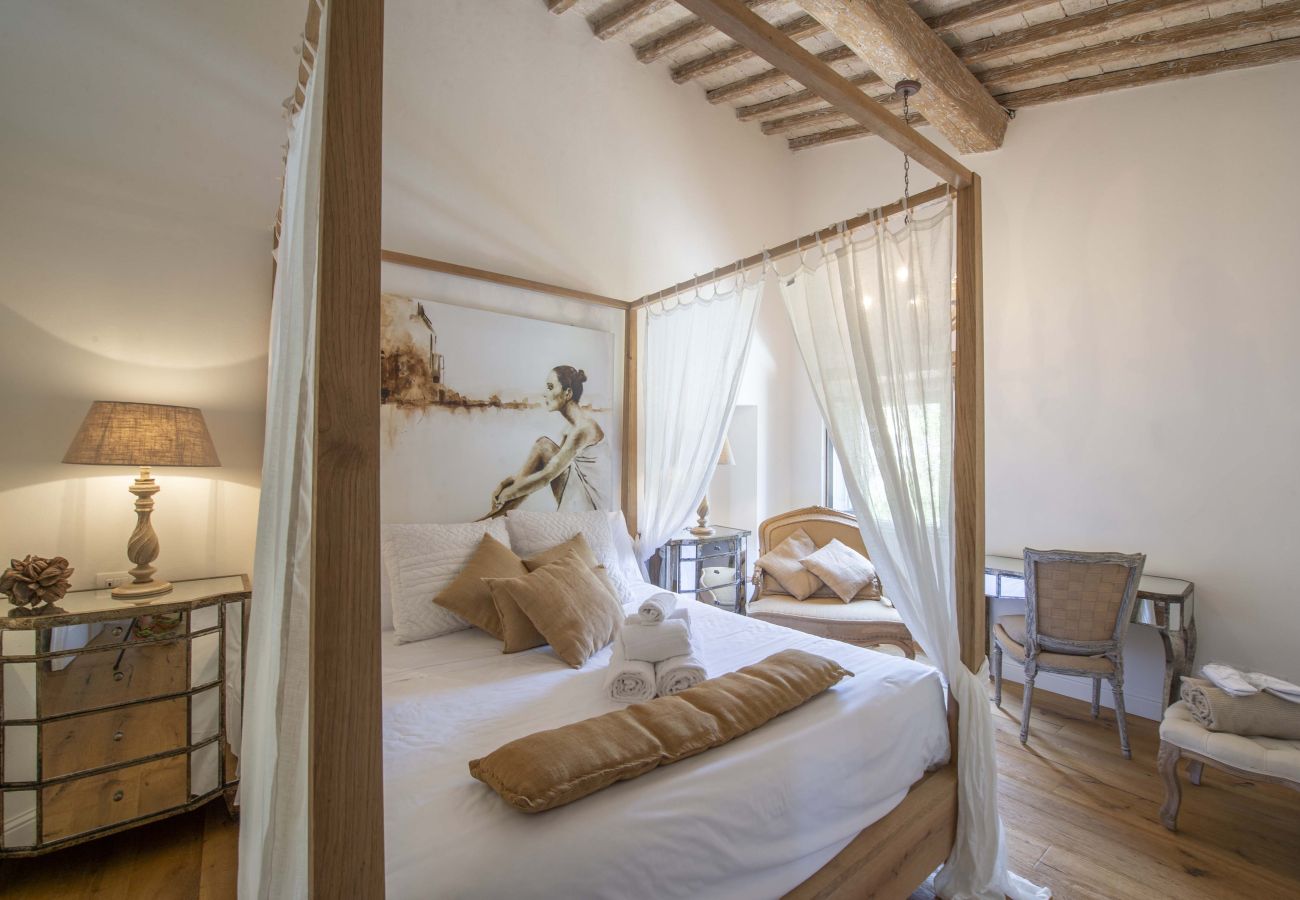 Villa a Panzano - AMORE RENTALS - Villa Bellaflore con 3 Piscine Private, Giardino, Terrazzi e Parcheggio