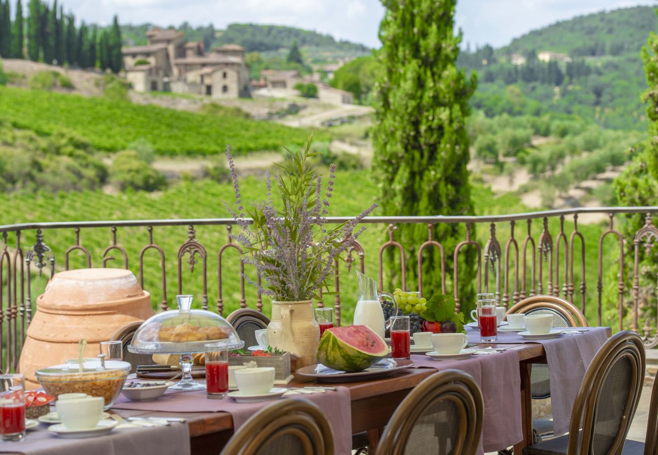 Villa a Panzano - AMORE RENTALS - Villa Bellaflore con 3 Piscine Private, Giardino, Terrazzi e Parcheggio