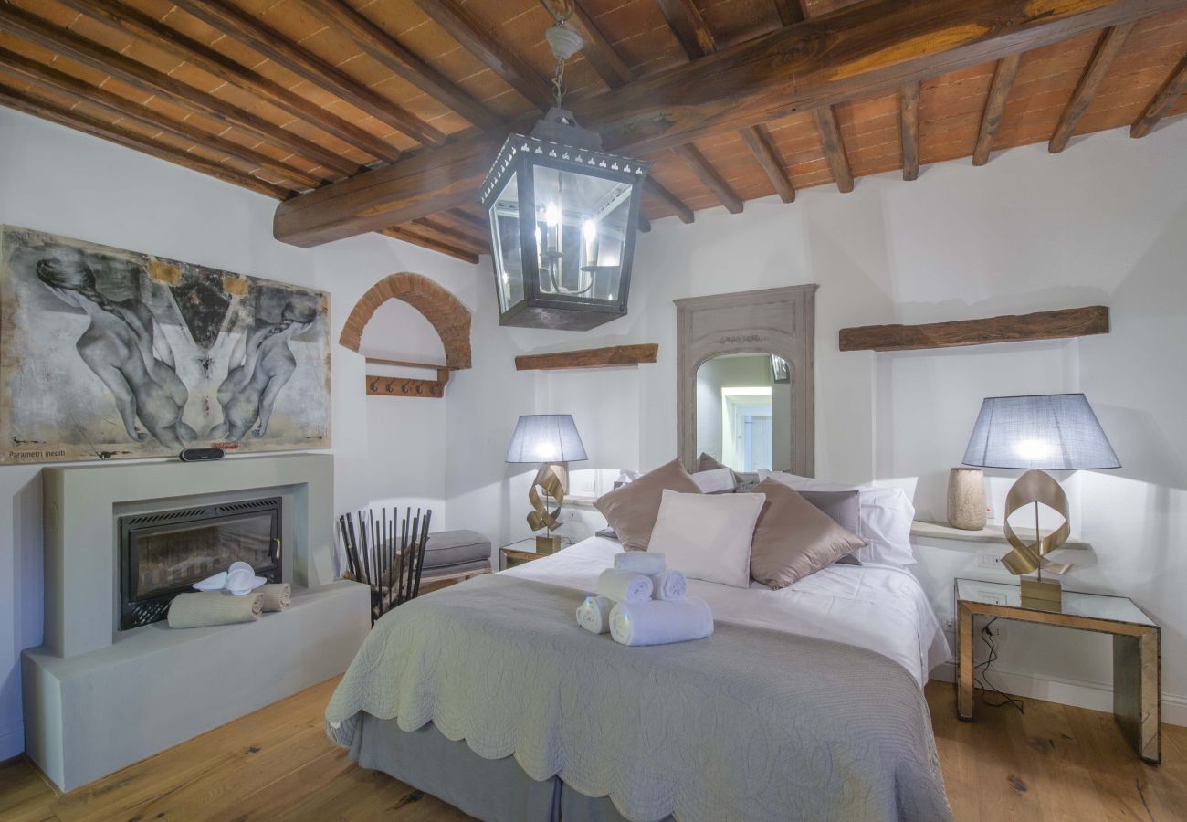 Villa a Panzano - AMORE RENTALS - Villa Bellaflore con 3 Piscine Private, Giardino, Terrazzi e Parcheggio