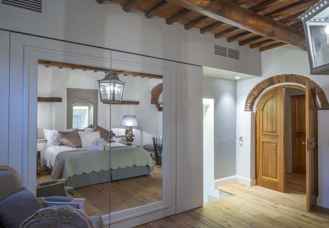 Villa a Panzano - AMORE RENTALS - Villa Bellaflore con 3 Piscine Private, Giardino, Terrazzi e Parcheggio