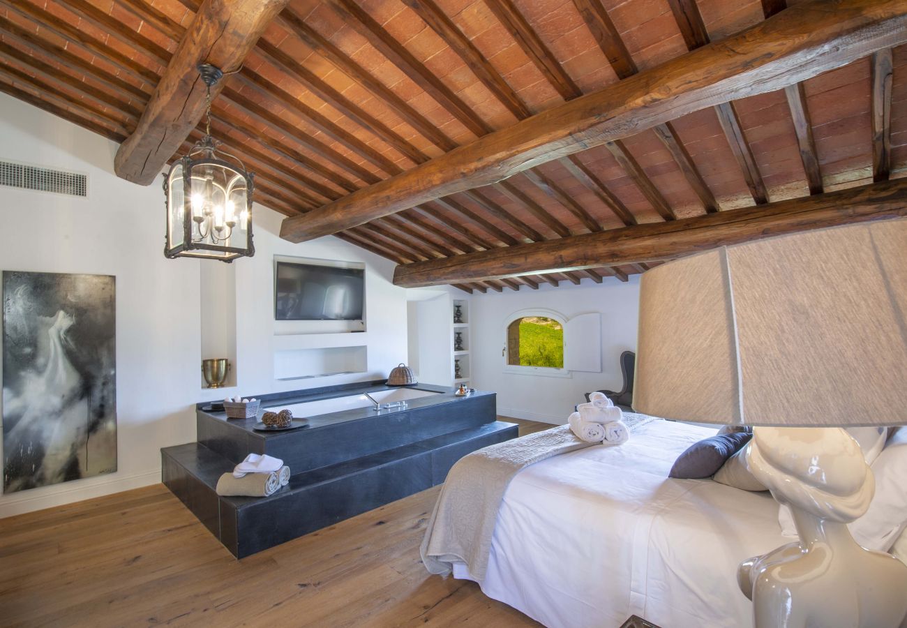 Villa a Panzano - AMORE RENTALS - Villa Bellaflore con 3 Piscine Private, Giardino, Terrazzi e Parcheggio
